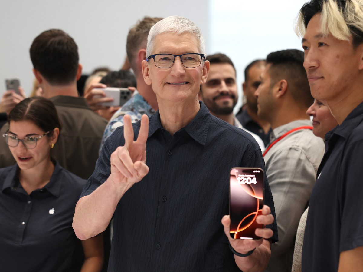 Grup sohbetlerine isim verebileceğinizi öğrendikten sonra Tim Cook mümkün olan en güvenli ismi seçti