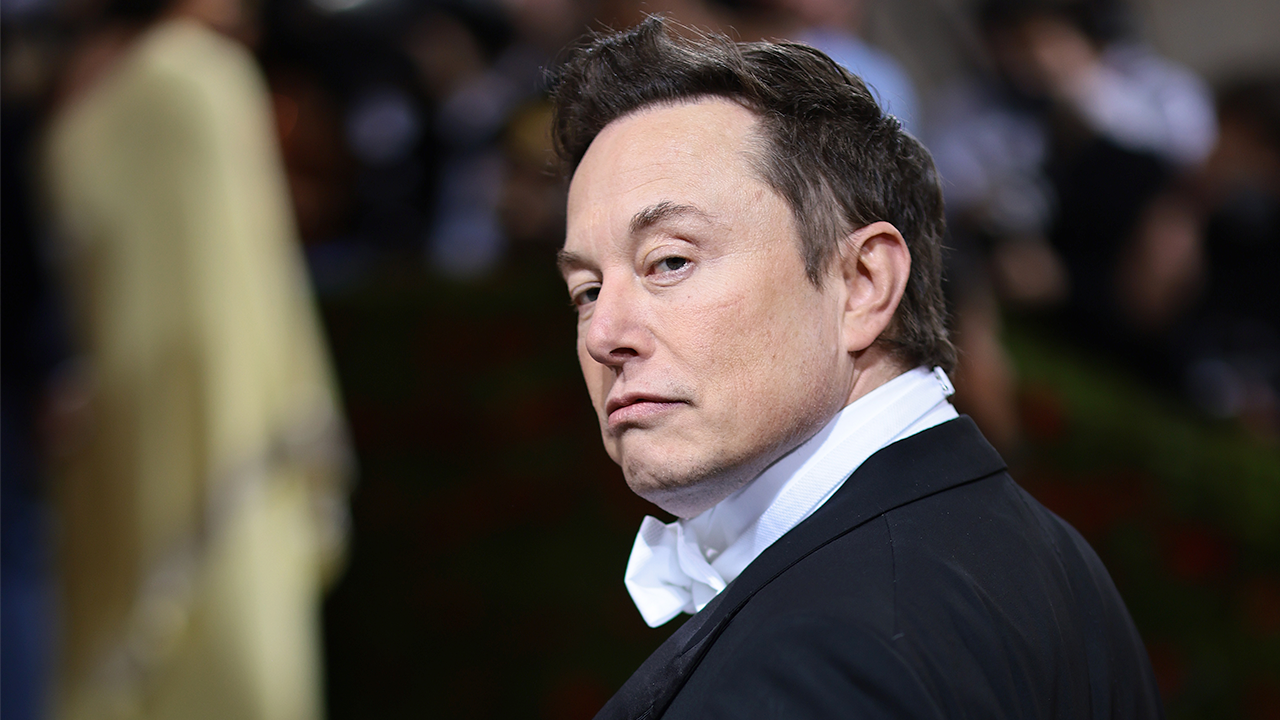 Elon Musk sued Blade Runner producer!