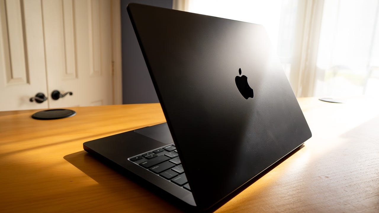 Are Macs being developed that support cellular connectivity?