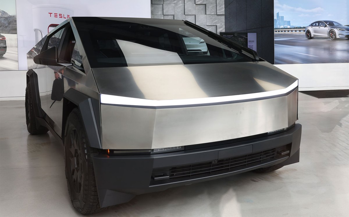 Tesla Cybertruck, yıllık teslimatların ilk kez düşmesi nedeniyle 2024 satışlarını artırmayı başaramadı